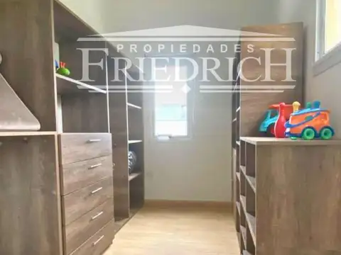 Casa en Venta con 5 cocheras
