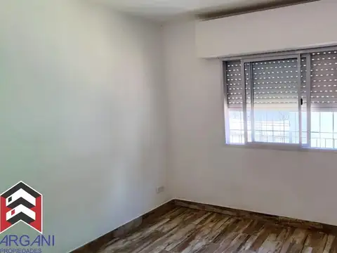Departamento en Alquiler en Tablada, $ 350.000