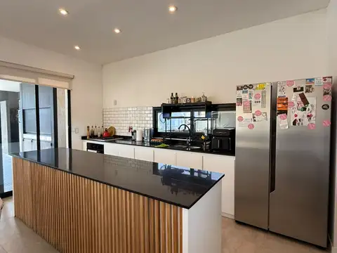 CASA EN VENTA SANTA RITA CON PILETA