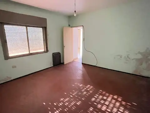 CASA A RECICLAR  - GABOTO 2680 -  JORGE CURA