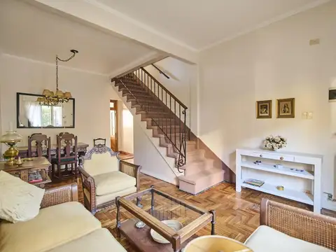 Casa 5 ambientes con 2 baños