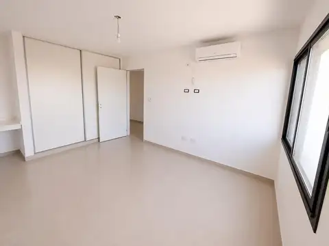 Depto Tipo Casa 4 ambientes con 3 baños