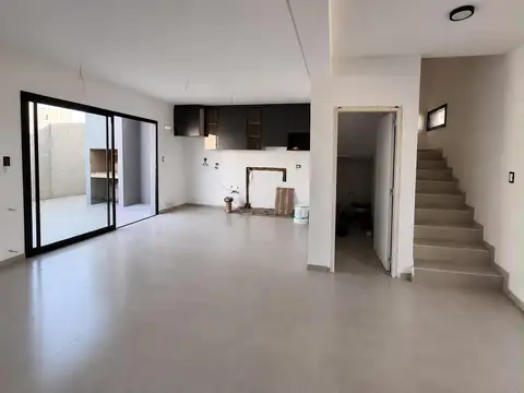 DUPLEX A ESTRENAR A LA VENTA EN SOLARES DE MANANTIALES