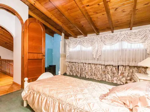 Casa 6 ambientes con 3 baños