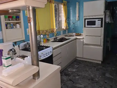 Casa 5 ambientes con 1 baño