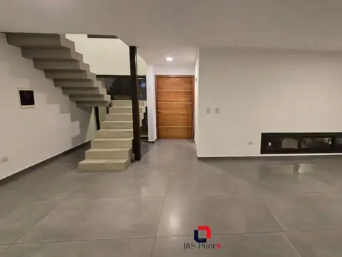 Casa 4 ambientes con 3 baños