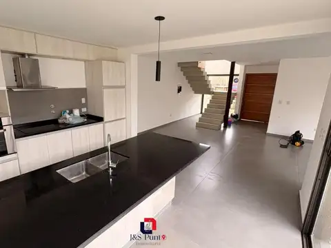 Casa en Alquiler en Villa Catalina, $ 2.200.000