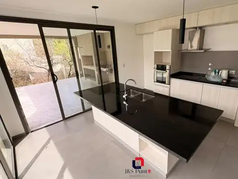 Casa en Alquiler de 3 dormitorios