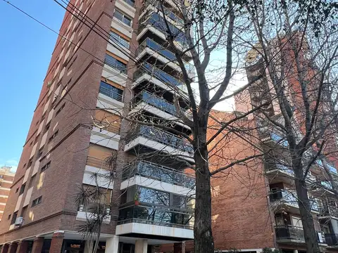 Acassuso, Moderno Depto de 3 Amb con Cochera y Baulera. Vista Norte. Luminoso. Entre Vias y Avenida