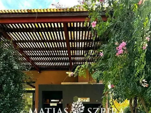 Casa en Venta con 4 cocheras
