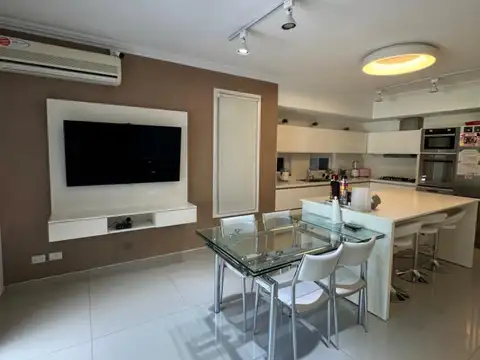CASA EN VENTA EN CAMPOS DE ÁLVAREZ 6 AMBIENTES | RECICLADA