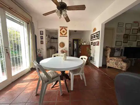 Casa en Venta con 3 cocheras
