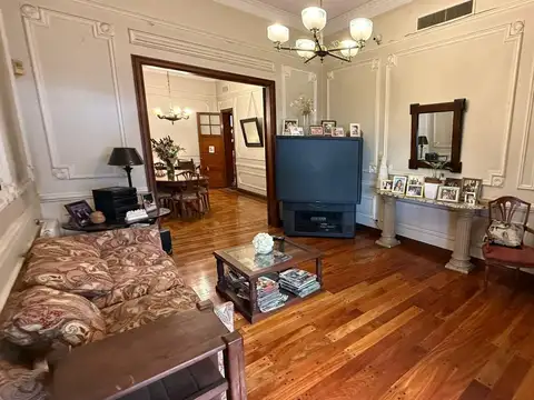 Casa 6 ambientes con 4 baños