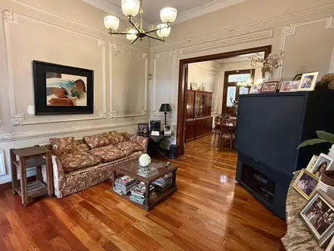 Casa en Venta con 2 cocheras