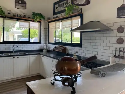 Casa en Alquiler Temporal con 2 cocheras