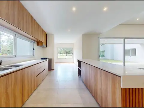 CASA EN VENTA EN MIRALAGOS
