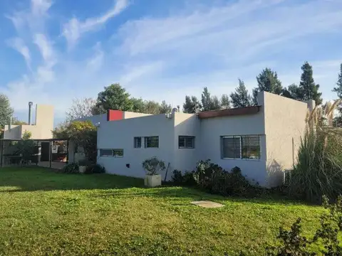 Quinta en venta - 2 Dormitorios 1 Baño - 10.000Mts2 - Lobos