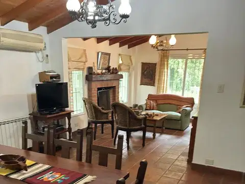 Casa 5 ambientes con 2 baños