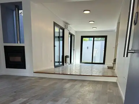 Casa 4 ambientes con 2 baños