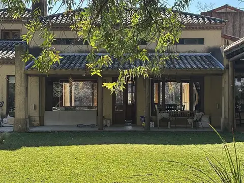 Lindisima casa estilo campo a la venta en club de campo San francisco