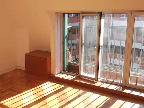 HERMOSO TRES AMBIENTES EN INMEJORABLE ZONA DE RECOLETA