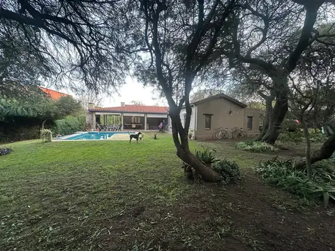 Excelente casa en venta. Country Cuatro Hojas. Apto crédito,