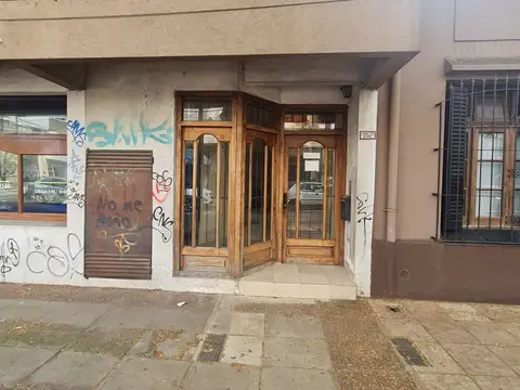 Departamento tipo casa en venta en Caseros