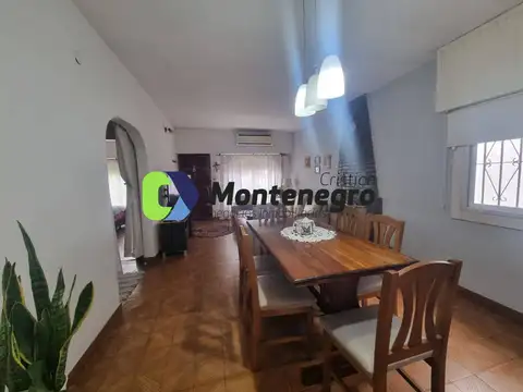 Casa 3 ambientes con 2 baños