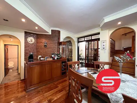 Casa venta barrio Abasto 3 dormitorios cochera patio ph al frente