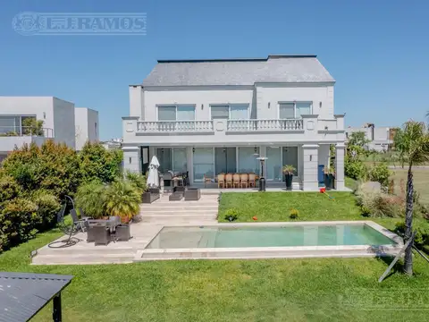 Casa 7 ambientes con 6 baños