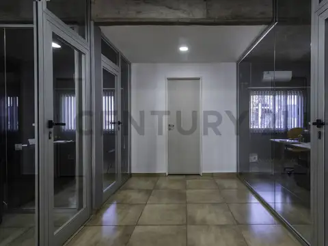 Casa en Alquiler con 4 cocheras