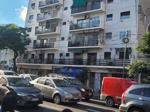 DOS AMBIENTES LUMINOSOS, BAÑO COMPLETO, COCINA SEPARADA