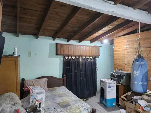 VENTA DE LOCAL CON COCHERAS Y TERRENO EN EZEIZA