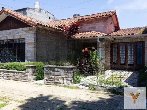 Casa en venta - 2 Dormitorios 1 Baño - Ciudadela