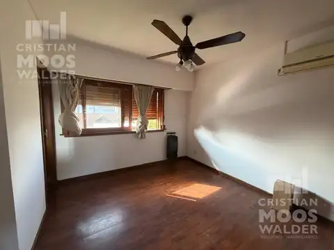 Casa 6 ambientes con 2 baños