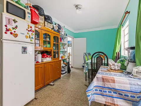 Casa 6 ambientes con 2 baños