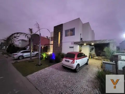 Casa en venta - 5 Dormitorios 3 Baños - Pilar