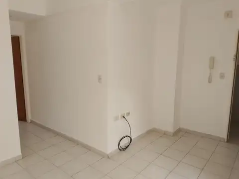 Departamento en Alquiler en Área Centro Oeste, $ 950.000