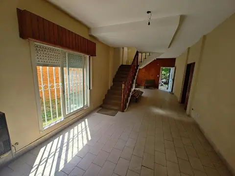 Casa 5 ambientes con 2 baños