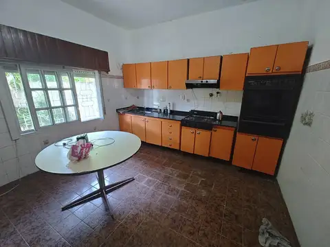 Hermosa Casa De 3 Dormitorios Y Cochera Para 3 Autos