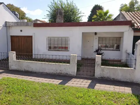 Casa 3 ambientes - castelar norte