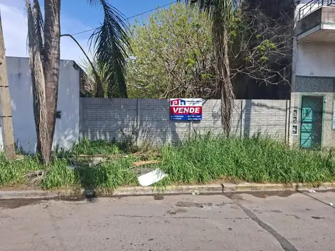 Venta lote a metros de av.Crovara