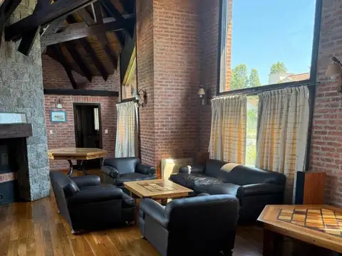 Casa 5 ambientes con 3 baños