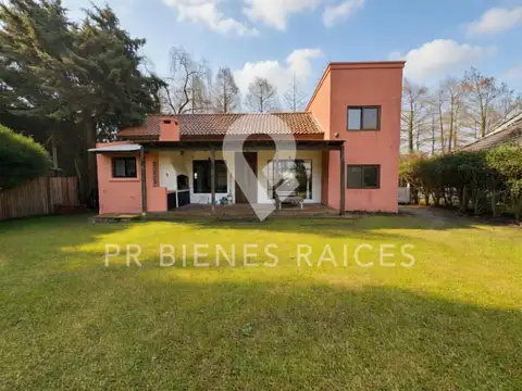 Casa en Venta y Alquiler  de 5 ambientes en El Lauquen Club de Campo