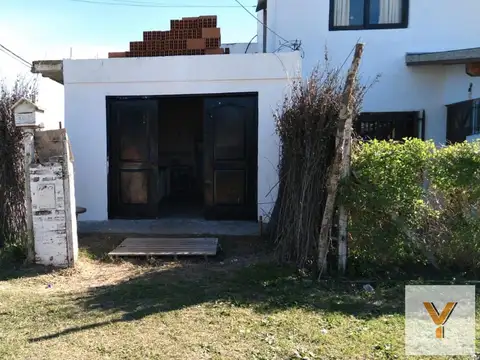 Casa en venta - 2 Dormitorios 1 Baño - Villa Gesell