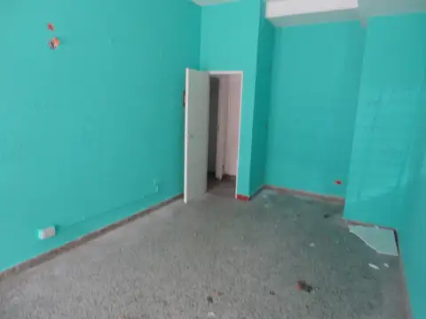 PEQUEÑO LOCAL EN  NOGOYA Y PORCEL DE PERALTA."SOLO PARA DEPOSITO"