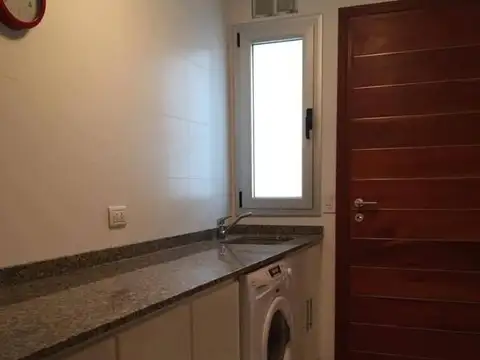 Chalet 5 ambientes con dependencia de servicio