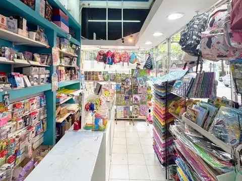 VENTA - AMPLIO LOCAL A LA CALLE EN GALERÍA