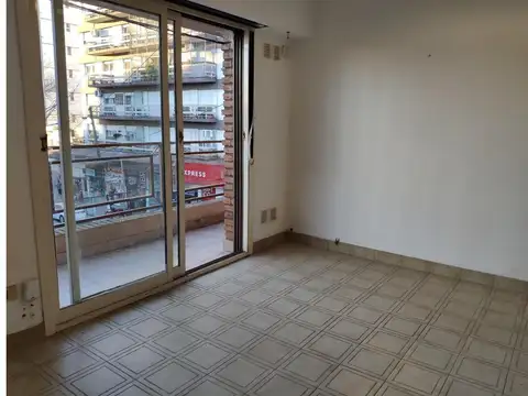 Departamento en Alquiler en Villa Ballester, $ 700.000