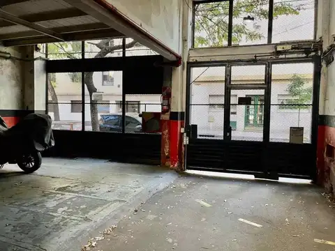 VENTA COCHERA  MUY CERCA DEL CONGRESO -  PORTON AUTOMATICO